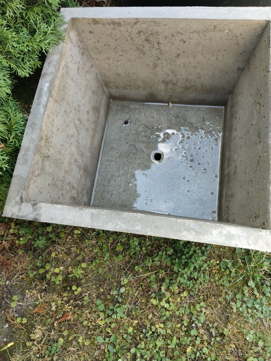 Antický betonový květináč - 8