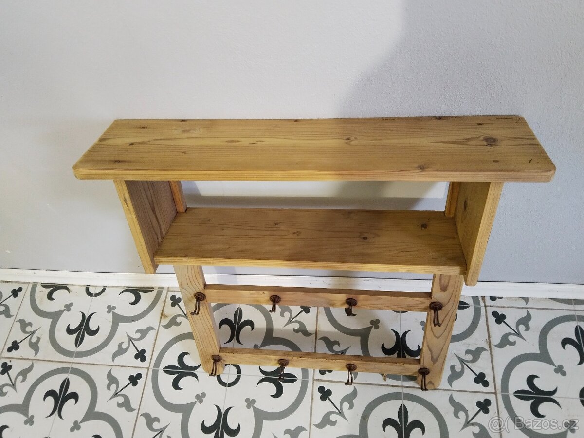 Stará police, polička po renovaci - 8