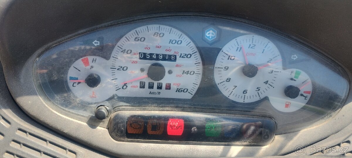 Skútr piaggio x8 200 ccm st TP, spíše na dily info po tel. - 8