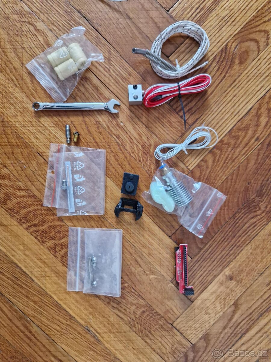 PRUSA MK3S+ (s filamentami) - 8