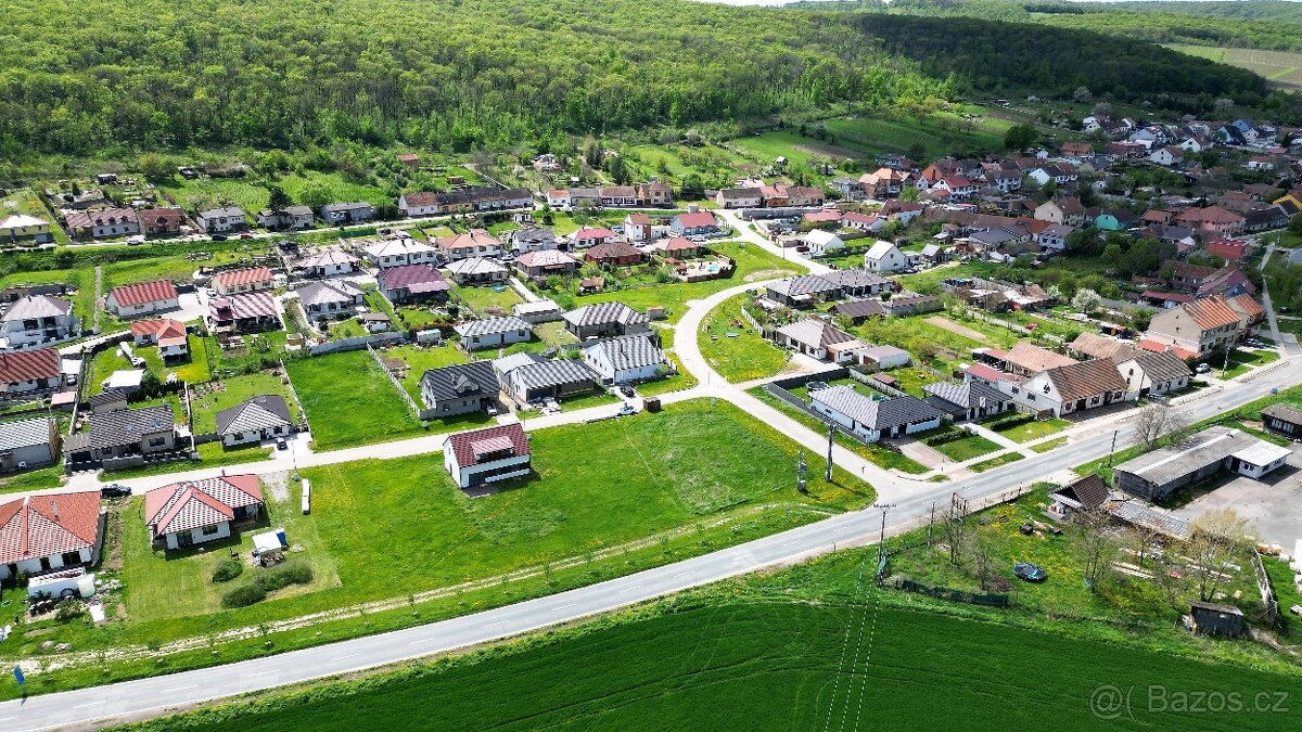 Stavební pozemek o výměře 781m2, v obci Milovice u Mikulova - 8