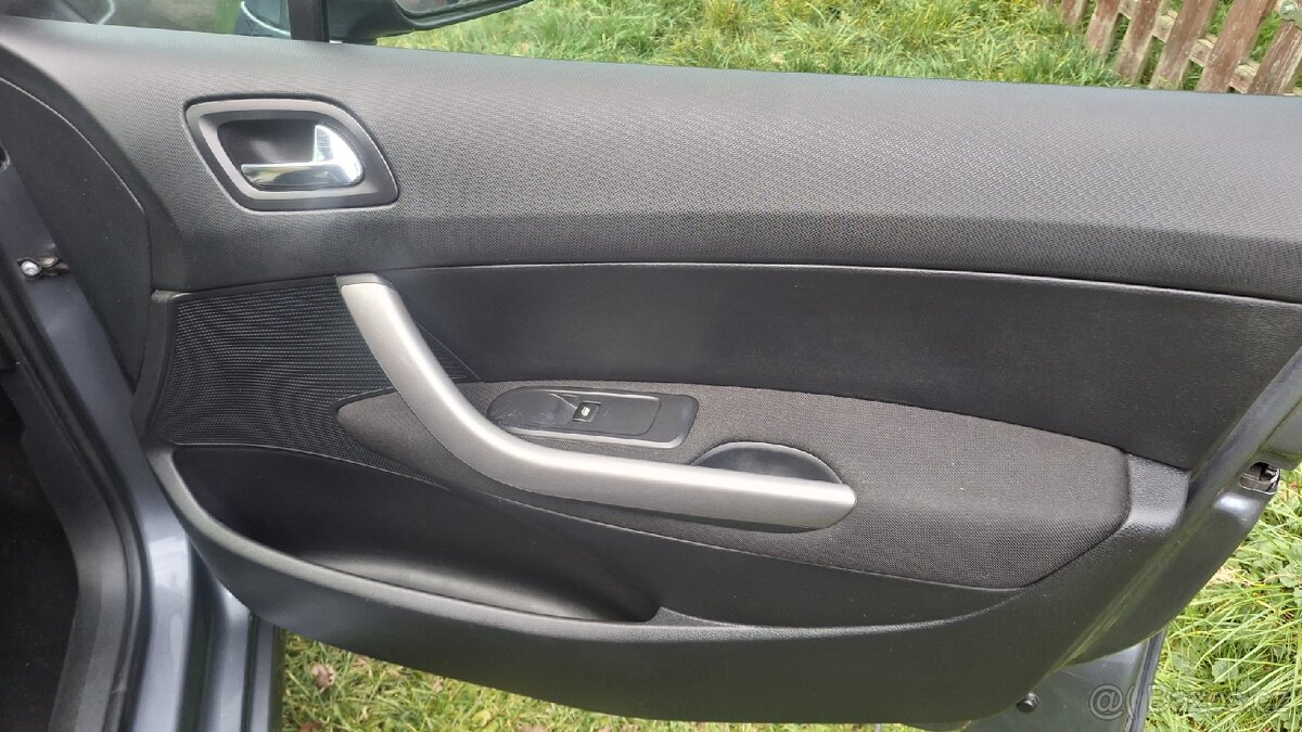 Peugeot 308 1.6 benzin 88kw 2008 NOVÁ STK - 8