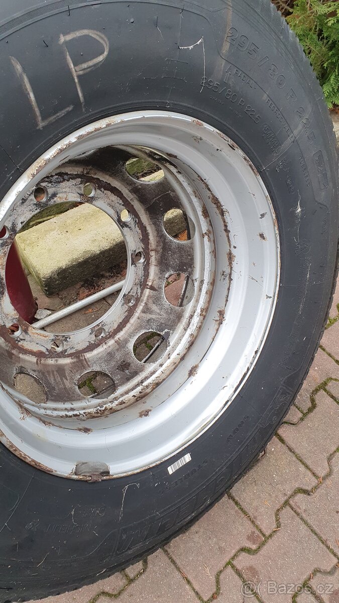 Pneu s diskem Michelin 295/80 R22.5 - 8