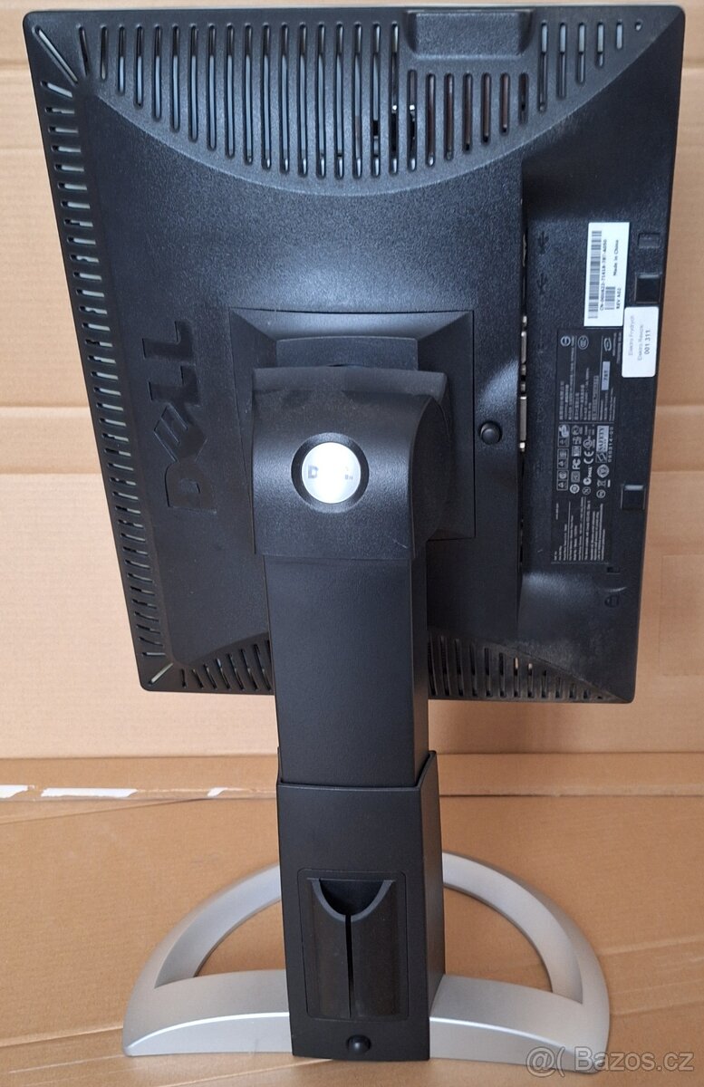 Prodám monitory Fujitsu, 2x MaxData, DELL - 8