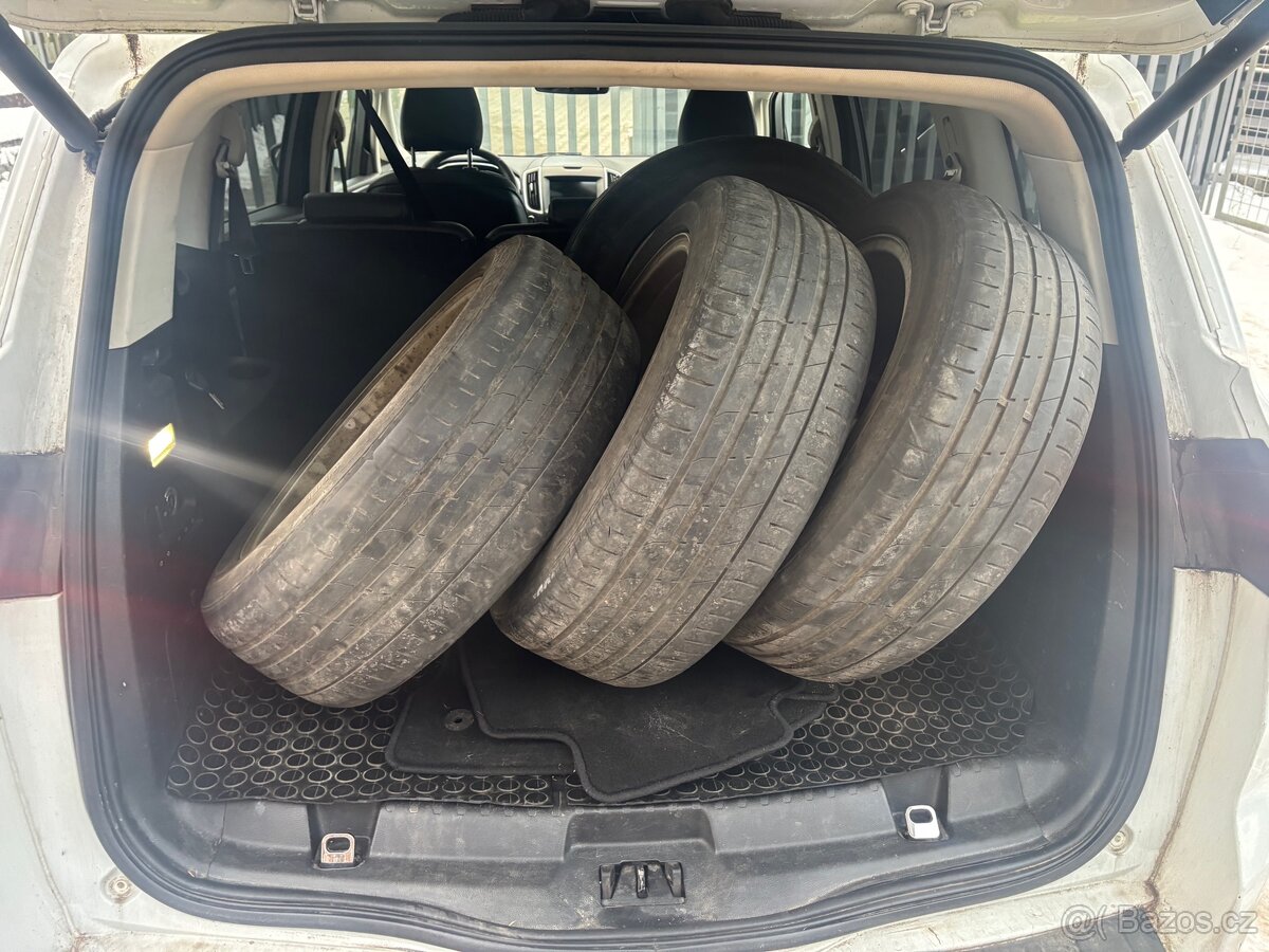 Ford S- Max 2,0 tdci 7 míst rok 2017 4x4 - 8