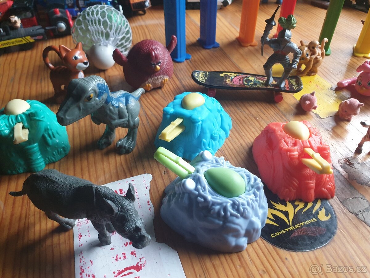 Vláčky, vojáčci, figurky... - 8