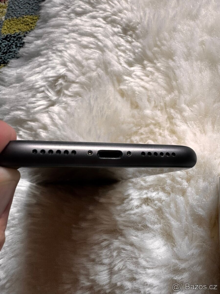 Apple iPhone 11 128GB, černý, stav A, nová baterie - 8