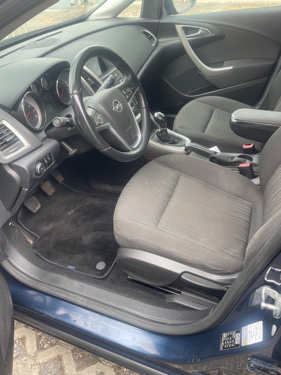Prodám Opel Astra J tourer 1,6 - 8