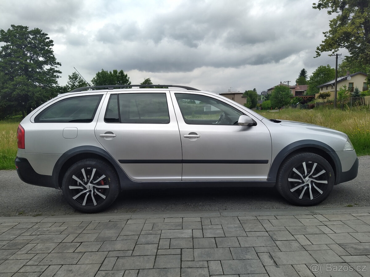 Škoda Octavia 2 Scout 2.0 tdi - 8