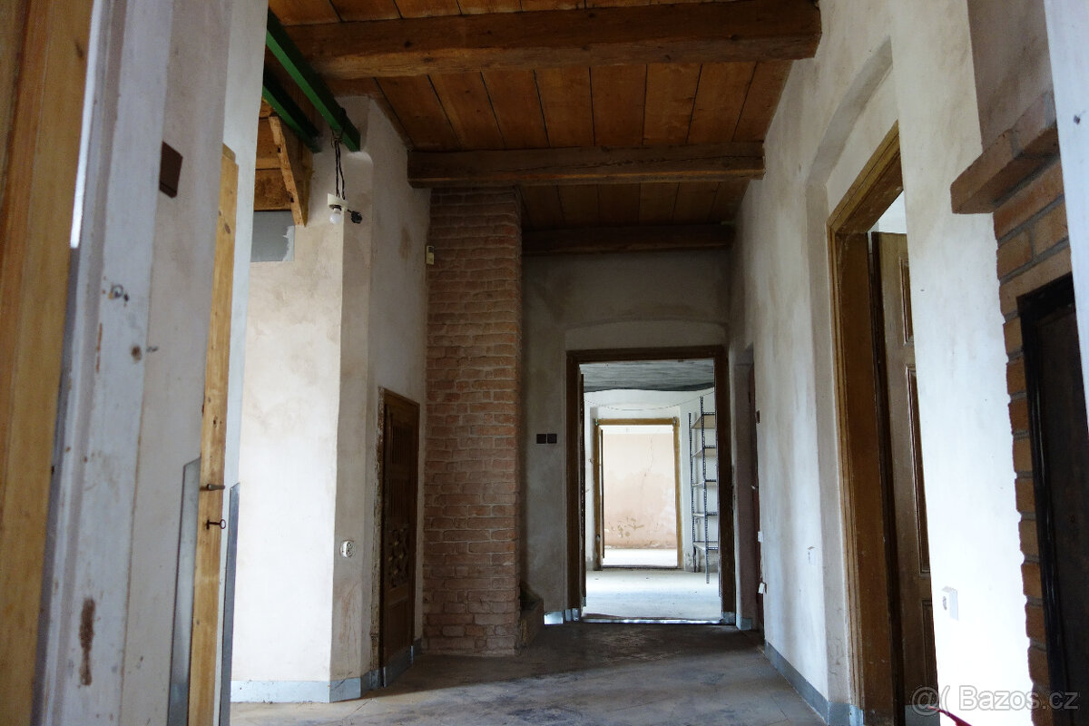 Dům se stavebním pozemkem o výměře 4.945 m2 30min od Prahy - 8