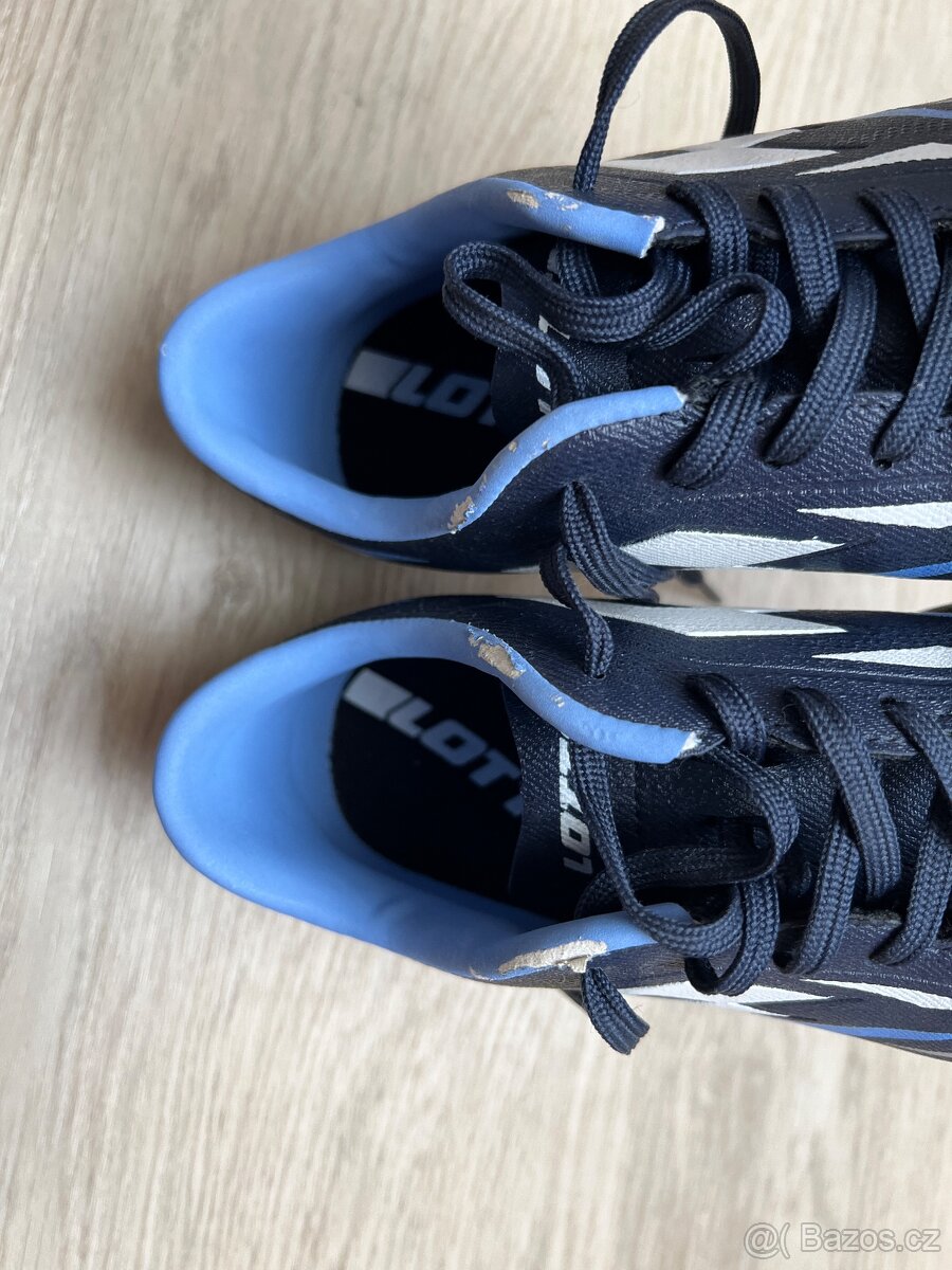 Tenisky sálovky Lotto 32, kopačky turfy Adidas 33 - 8