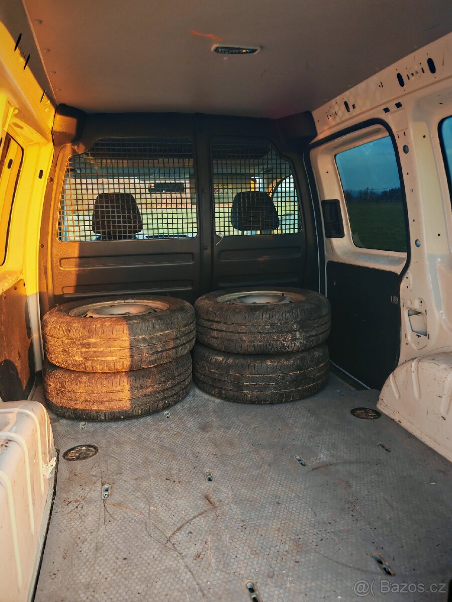 Vw Caddy 2.0 tdi, klima, tažné, dovoz. - 8