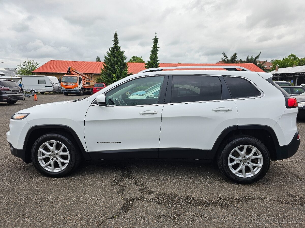 JEEP CHEROKEE 2016 3.2 V6 202kW LATITUDE,NAJETO 100 000KM - 8