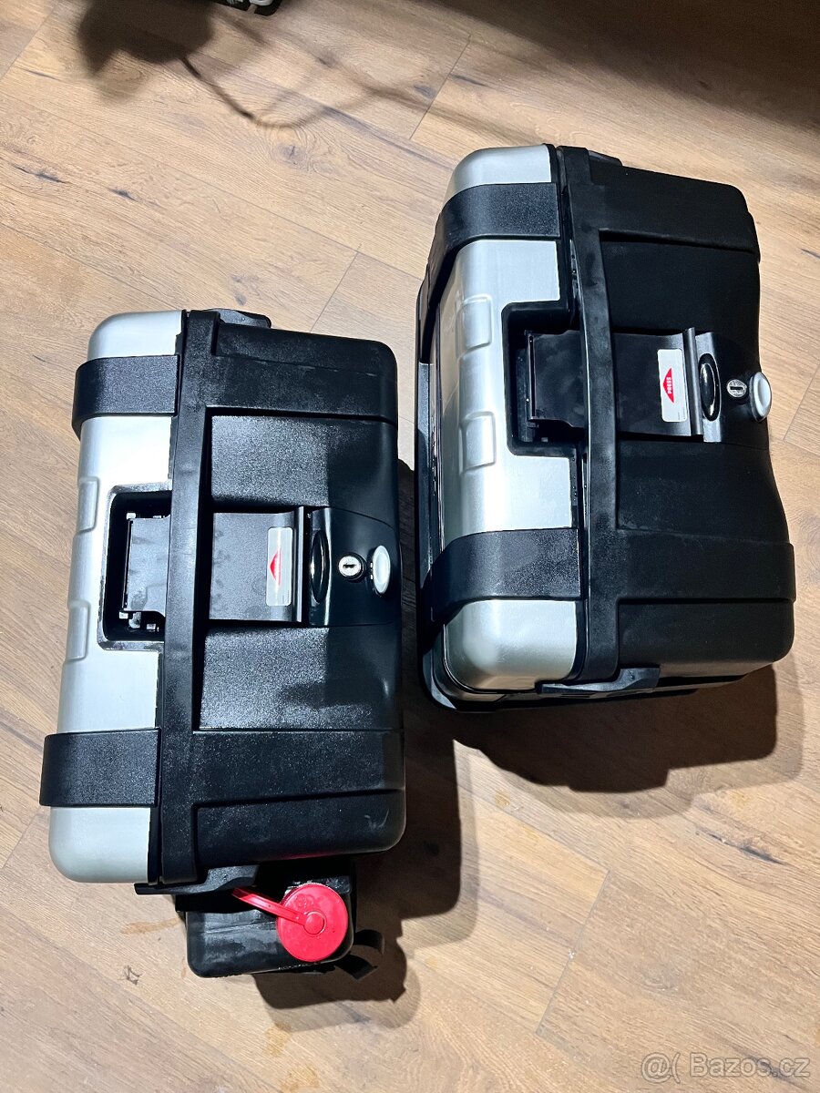 2x boční kufr GIVI TREKKER 46 litru + Kanystr - 8