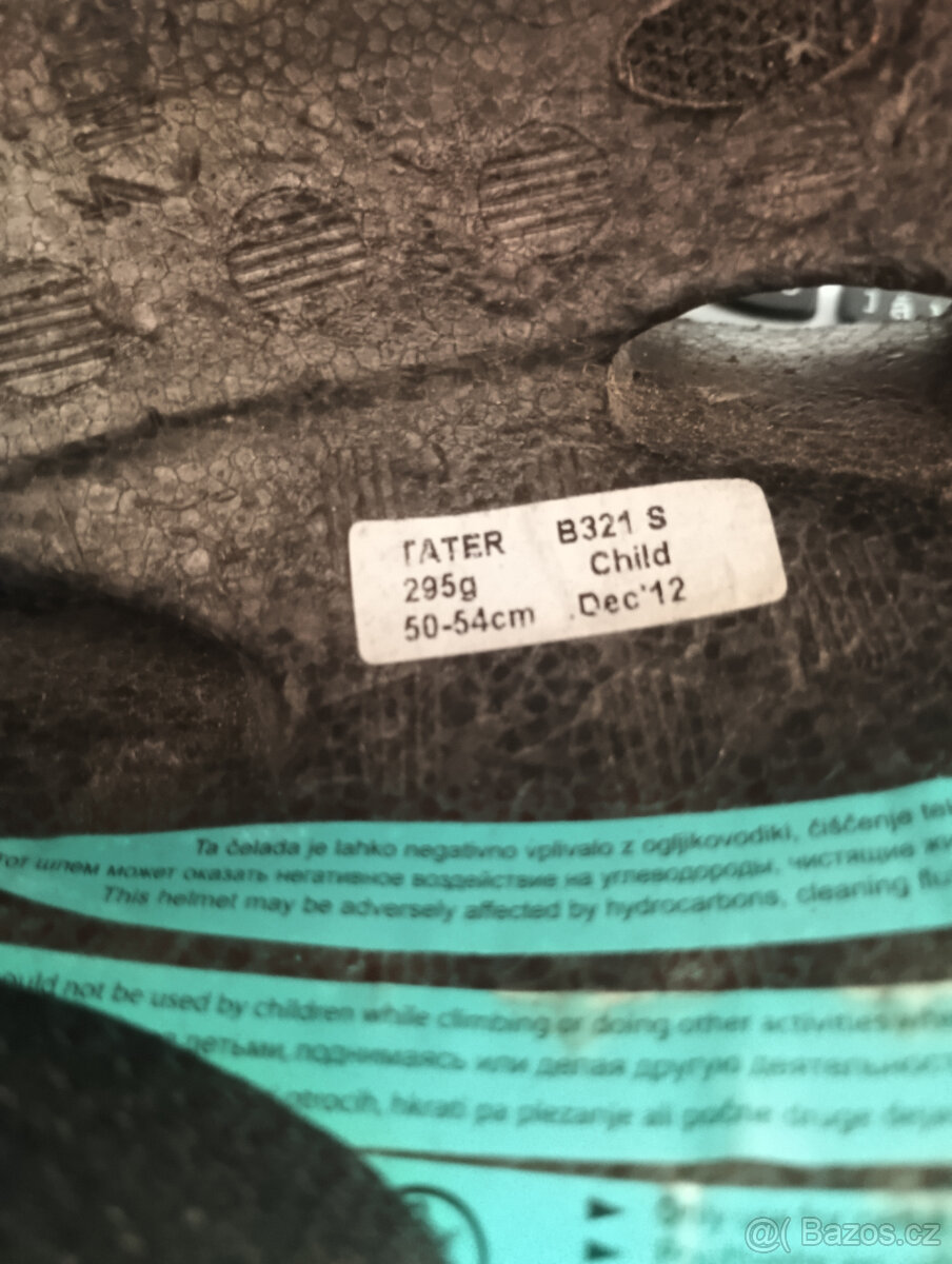 Dětské kolo , přídavná kolečka ke kolu a helma - 8