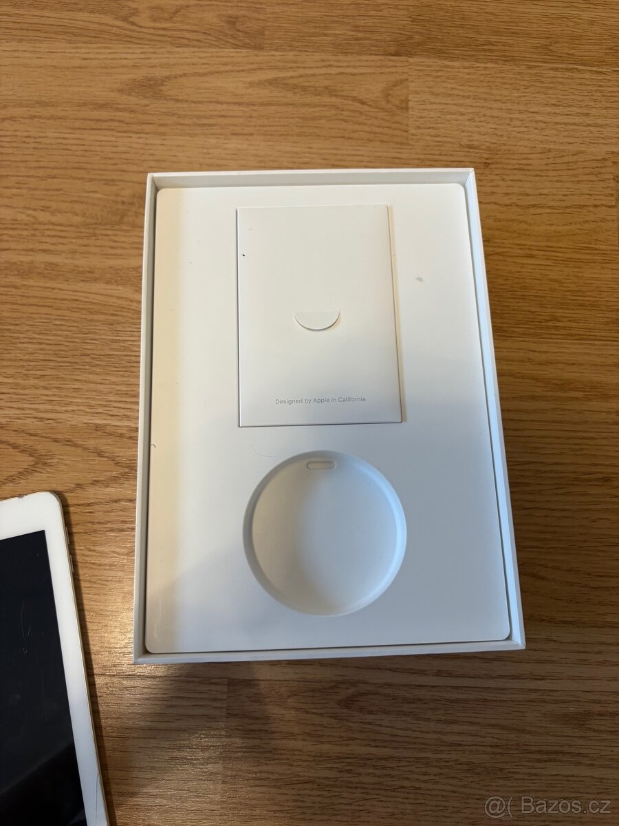 Apple iPad Wi-Fi 32GB Gold - 8