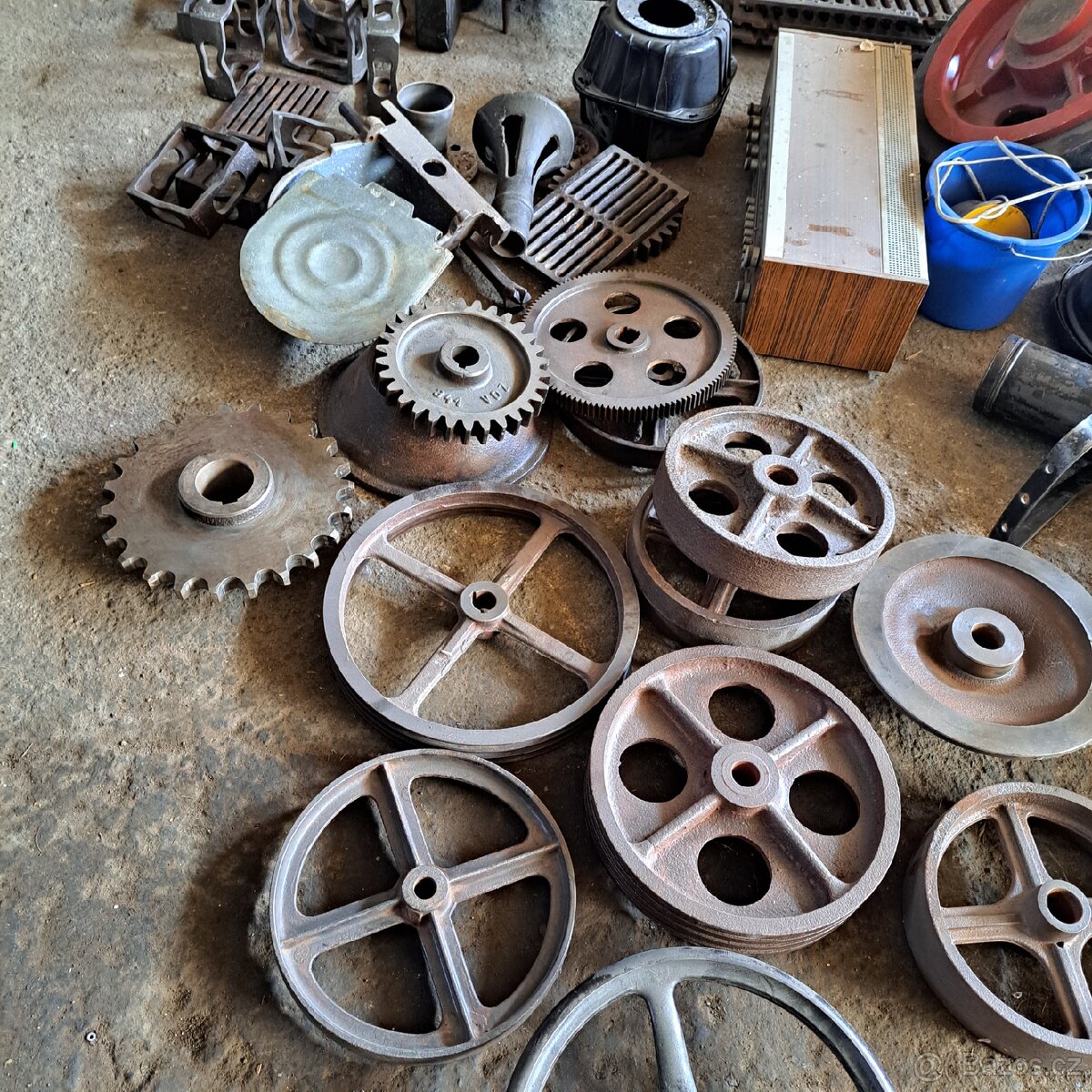 Industriální dekorace, doplňky, kanystry atd - 8