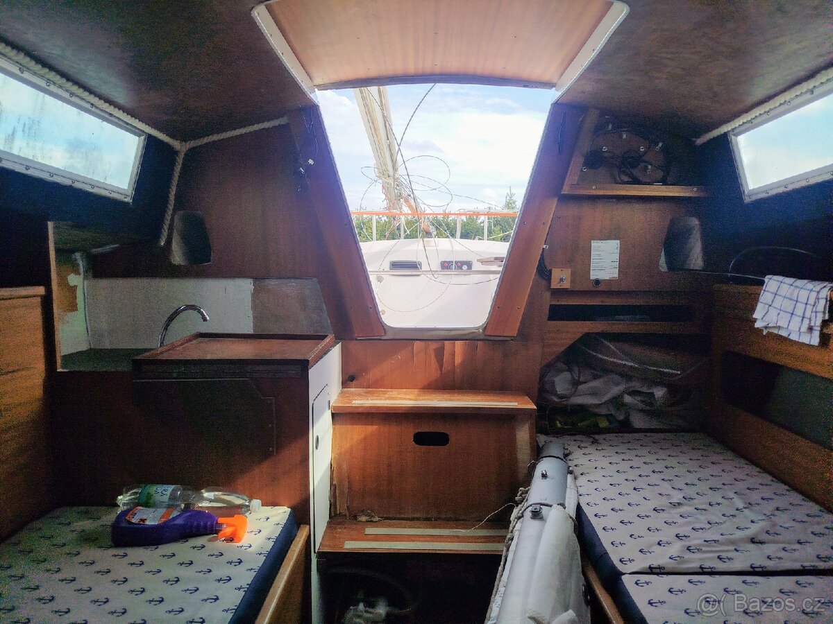 Plachetnice Jeanneau Sangria (7,6 m) - 8