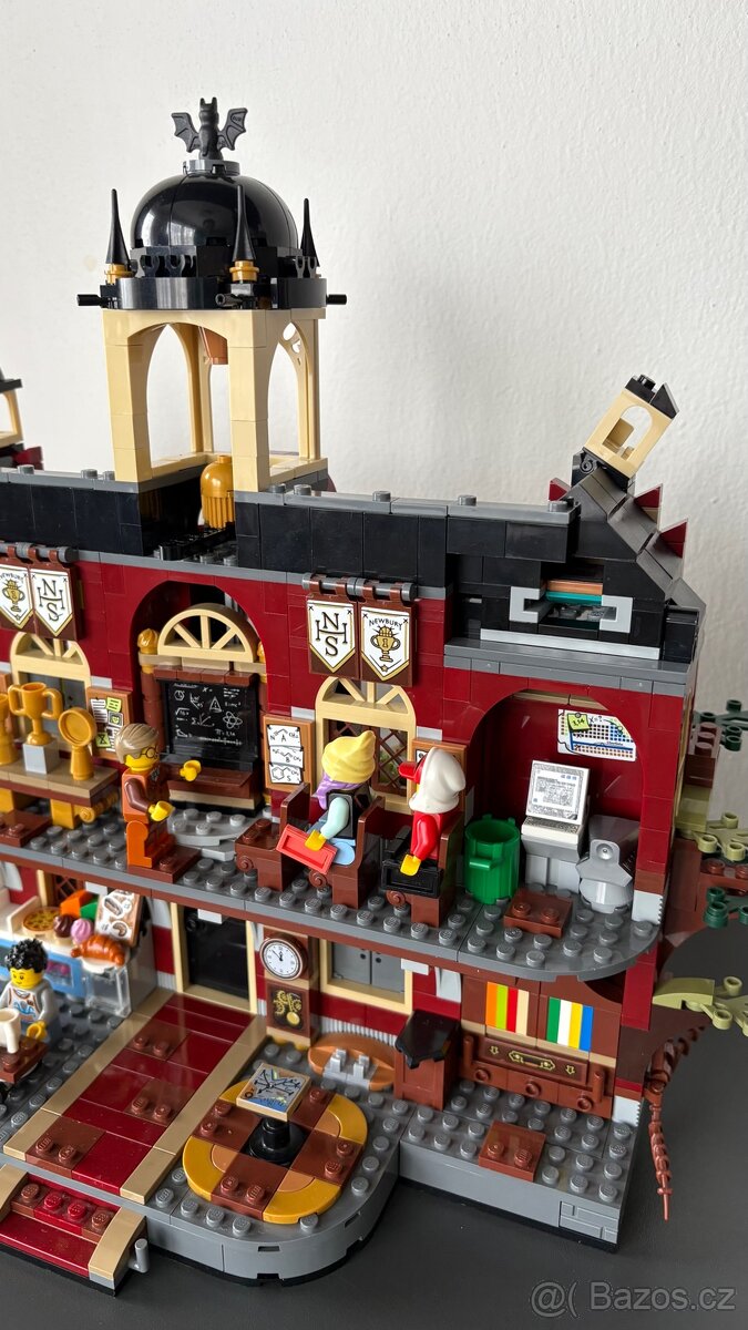 Lego Hidden Side 70425 Strašidelná střední škola v Newbury - 8