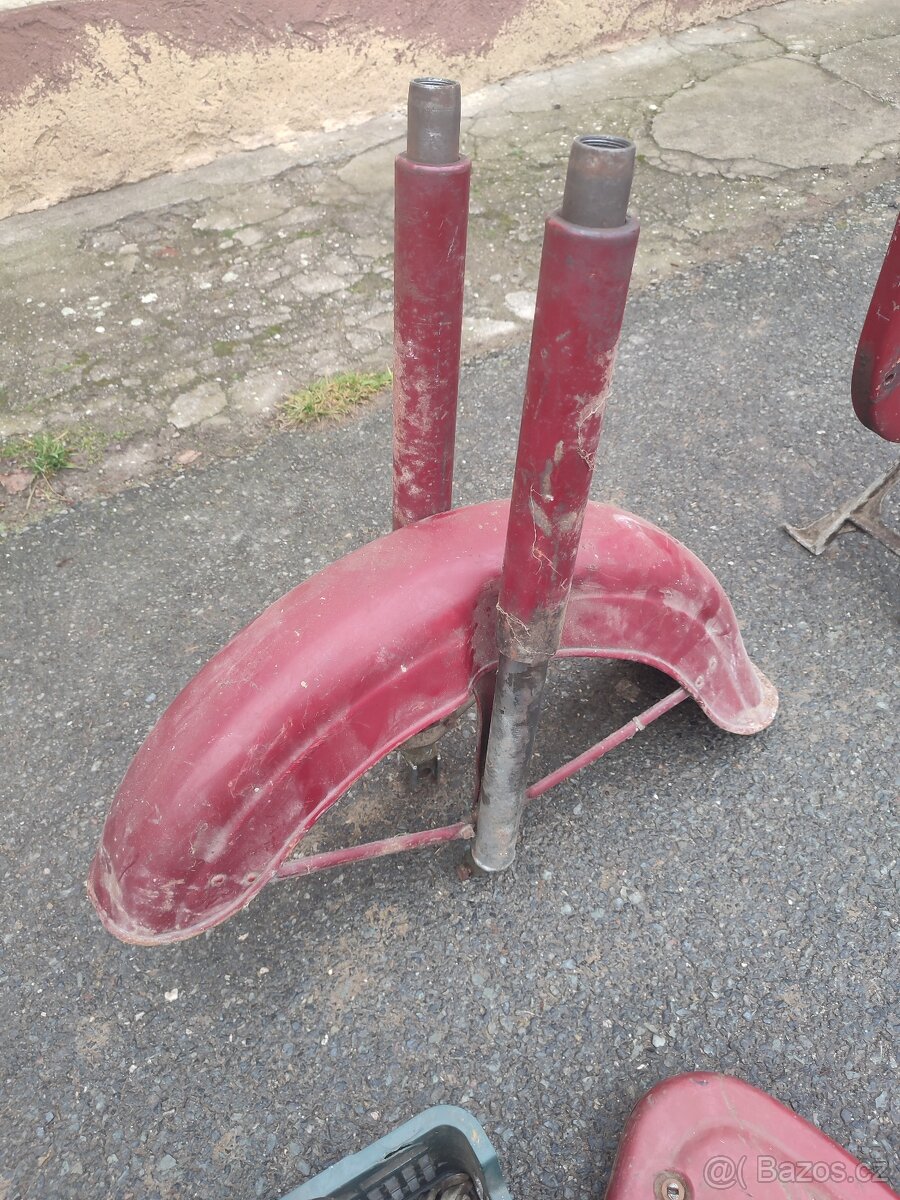 Díly Jawa kývačka, panelka mix dílů. - 8