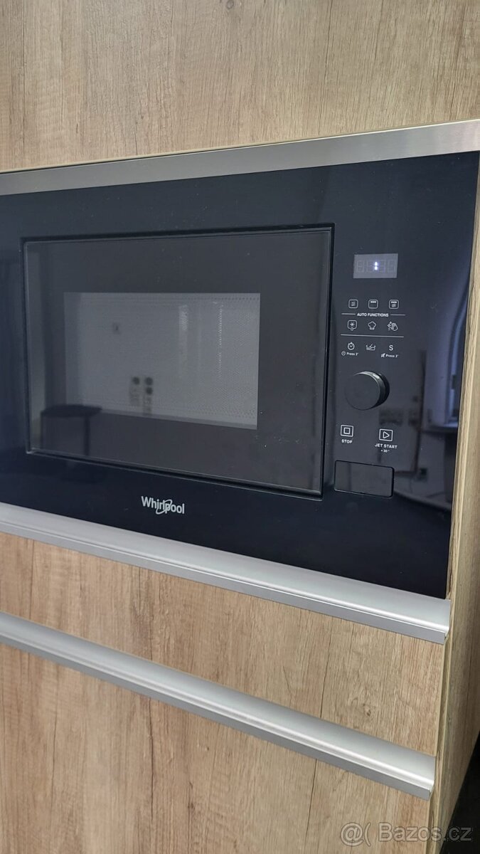 Zánovní kuchyň se spotřebiči lednička, myčka, mikrovlnka - 8