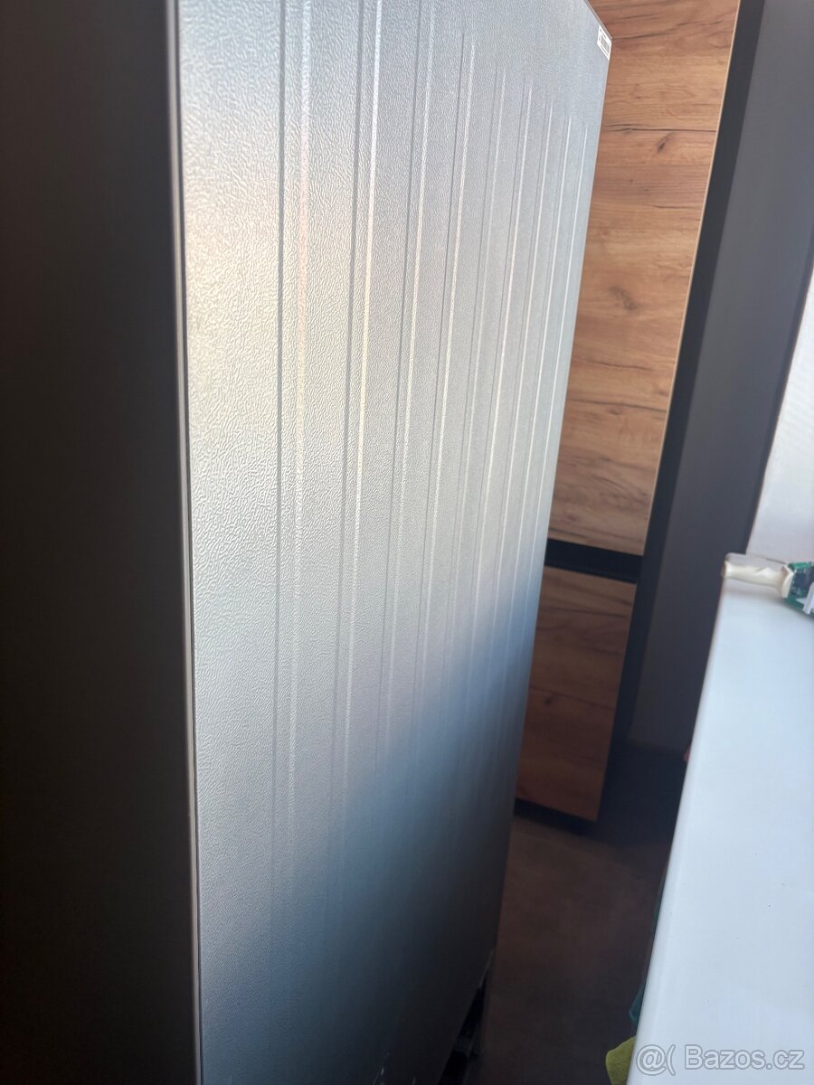 Lednice s mrazákem značky ETA - 8