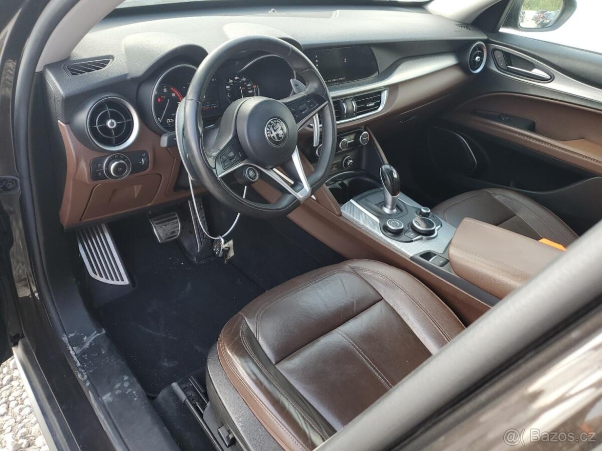 Alfa Romeo Stelvio Sport 2018 - 8