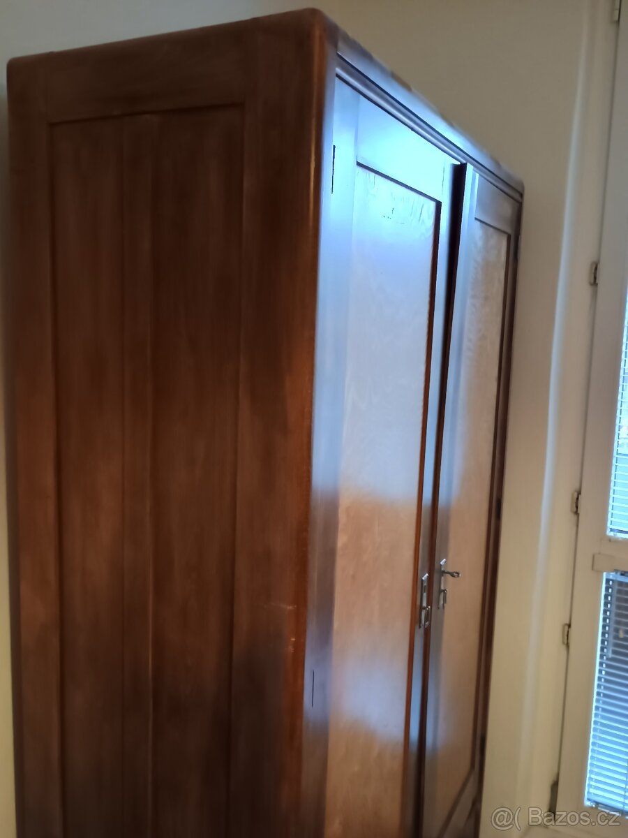 Velká starožitná skrin - 8