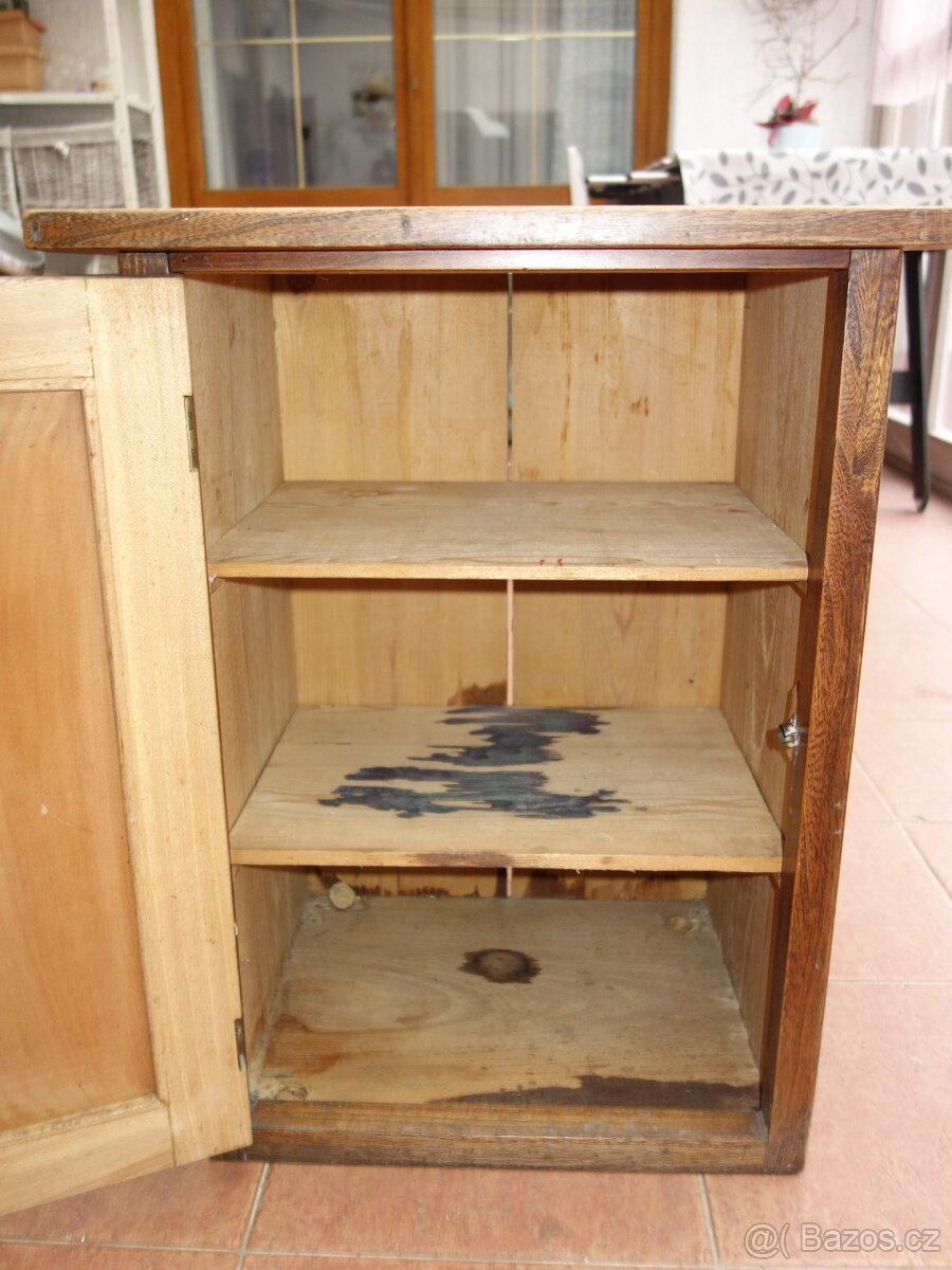 Malá dřevěná skříňka - 8