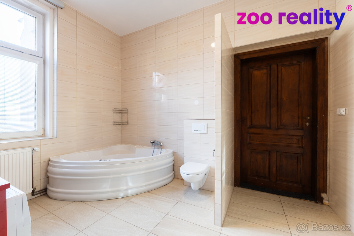 Prodej nadstandardní vily na velmi dobré adrese. - 8