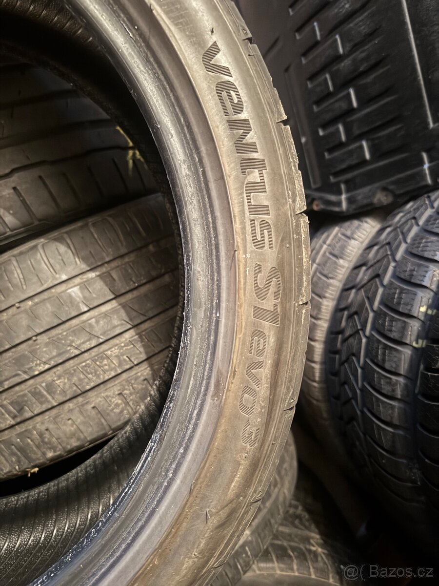 225/40R18 - 8