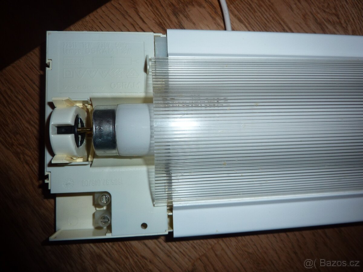 2x zářivka pod kuch.linku apod - cena 150 oba ks - 8