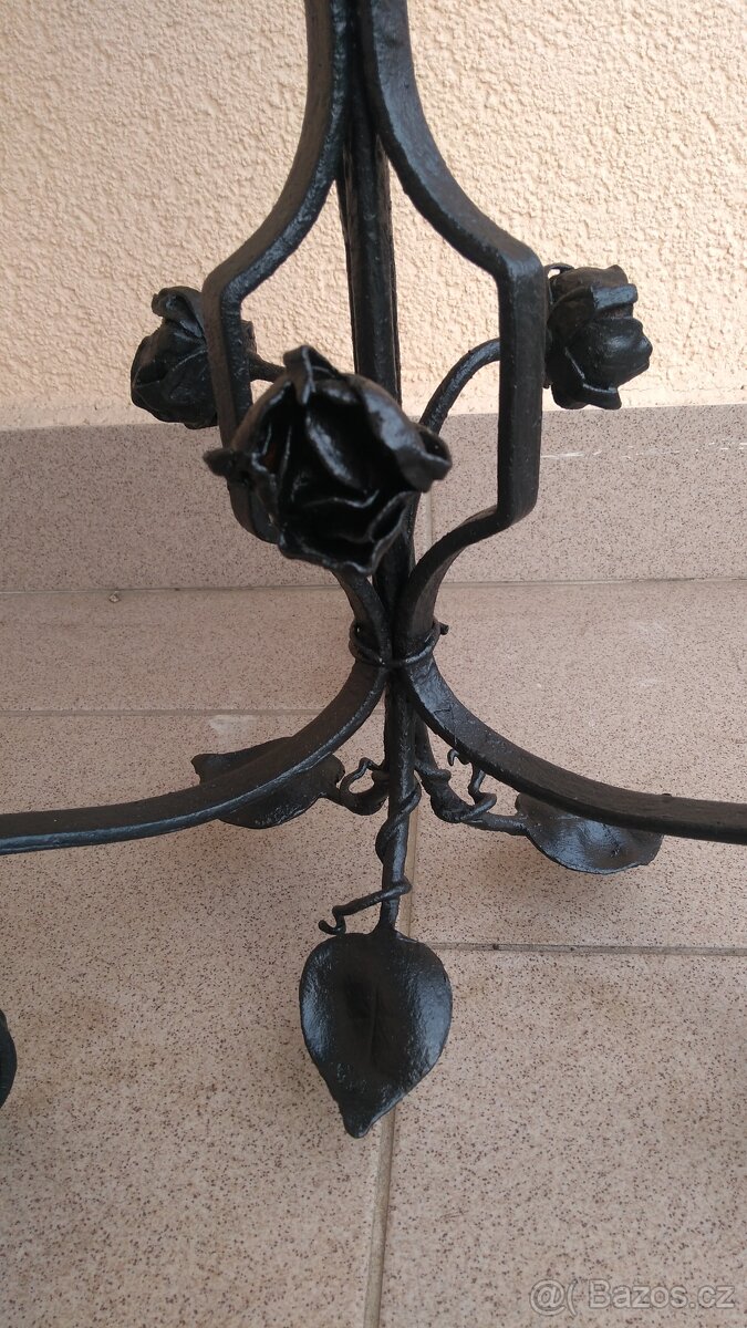 Květinový stolek kovaný - 8