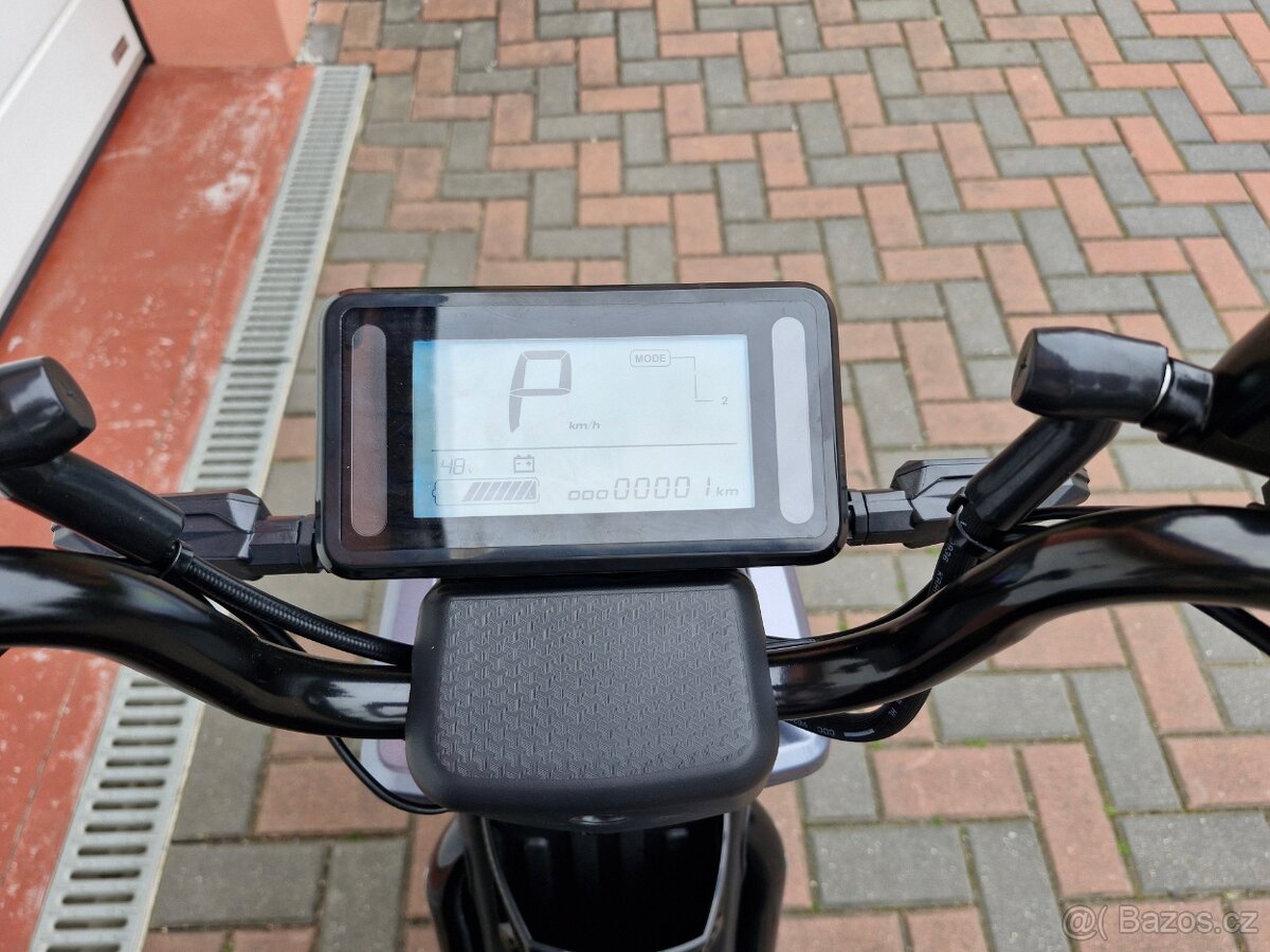 Elektroskútr RACCEWAY PAŘEZ 25, bez ŘP - 8