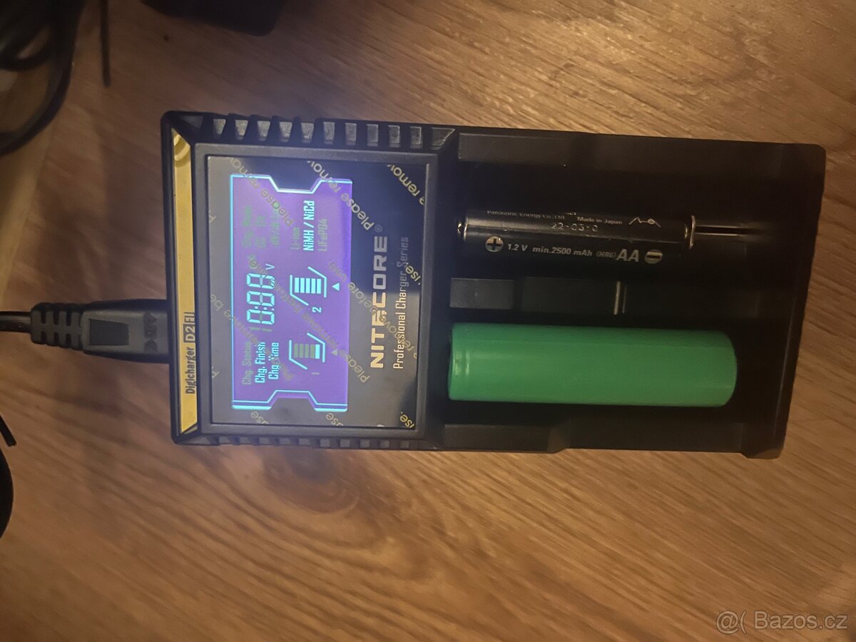 Nabíječka Nitecore D2 — nová, nepoužitá - 8