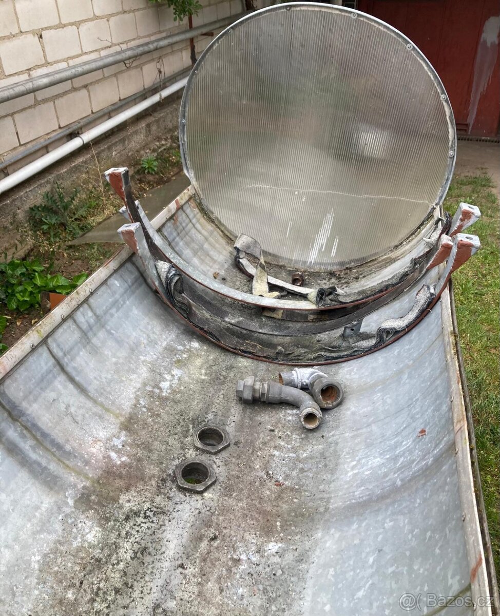 ŽELEZNÁ POZINKOVANÁ NÁDRŽ NA VODU+KONSTRUKCE - 8
