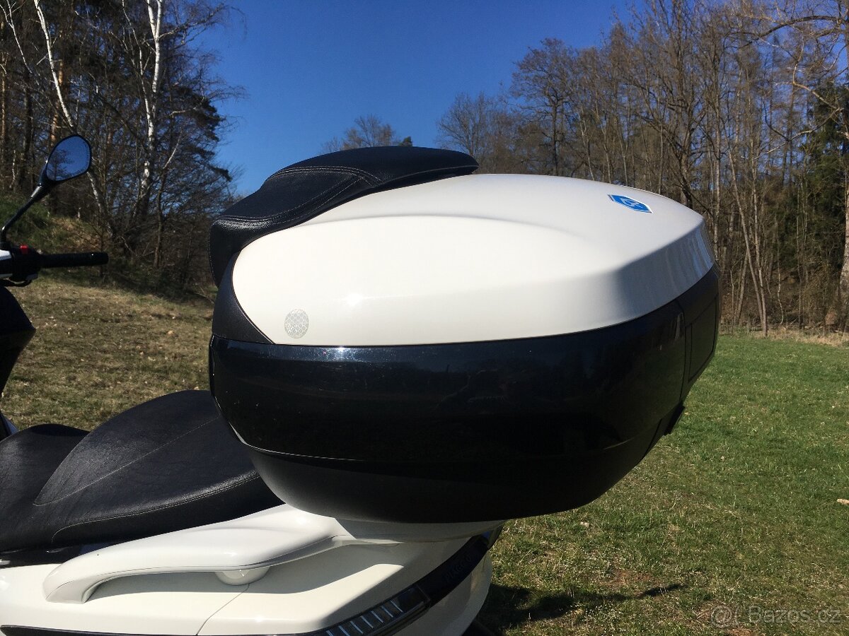 Original kufr Piaggio X10 / MP3 - 8