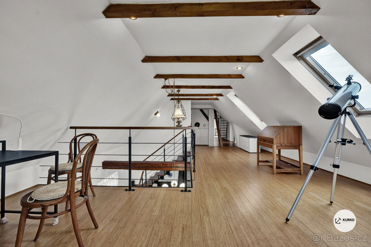 Rodinný dům / usedlost o dvou bytových jednotkách s pozemkem - 8