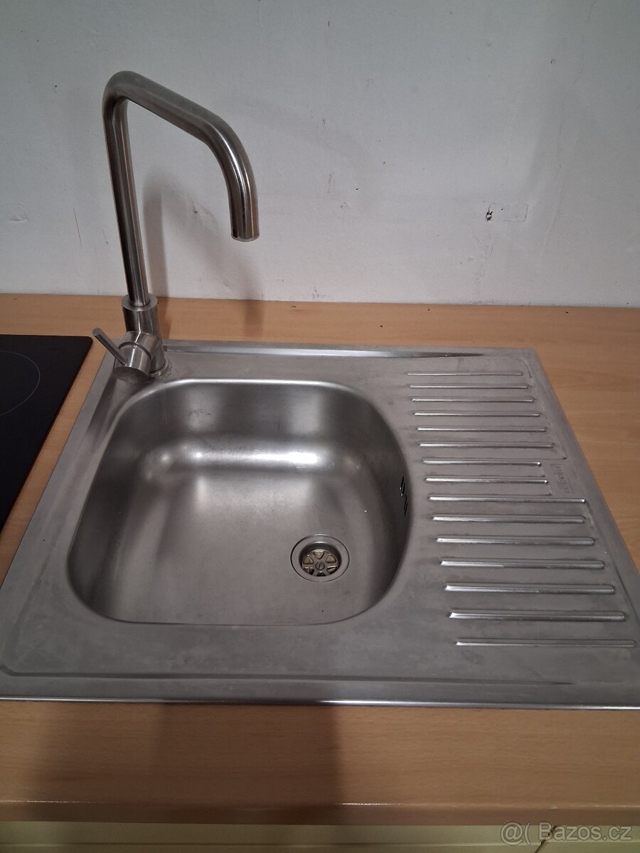 Linka kuchyňská s barovým pultem - 8