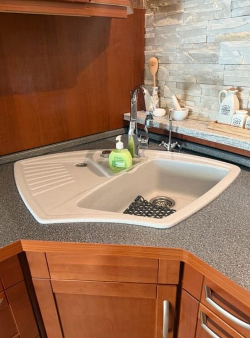 Luxusní vestavěná kuchyně se spotřebiči,5900 - 8