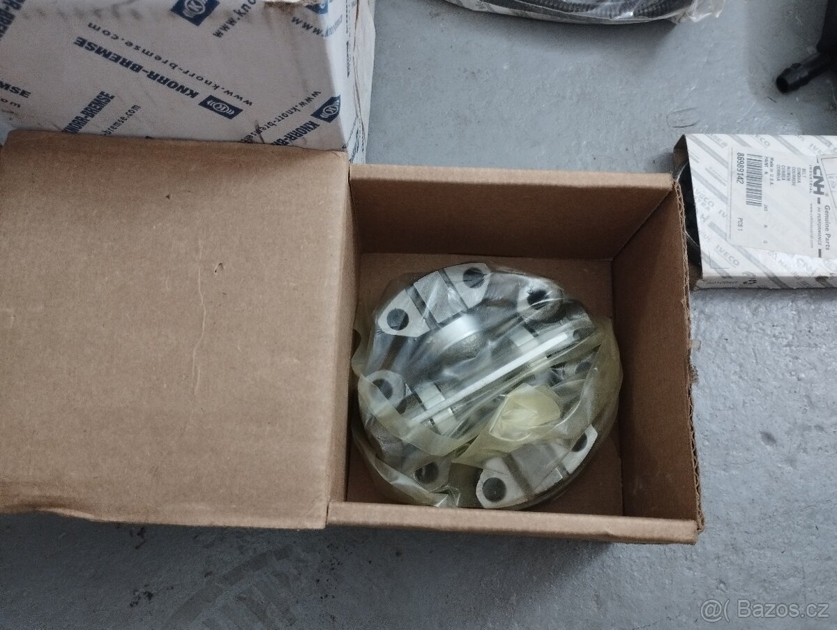 New Holland T8040 - 8