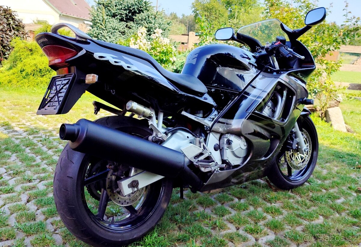 Honda CBR 600F - 8