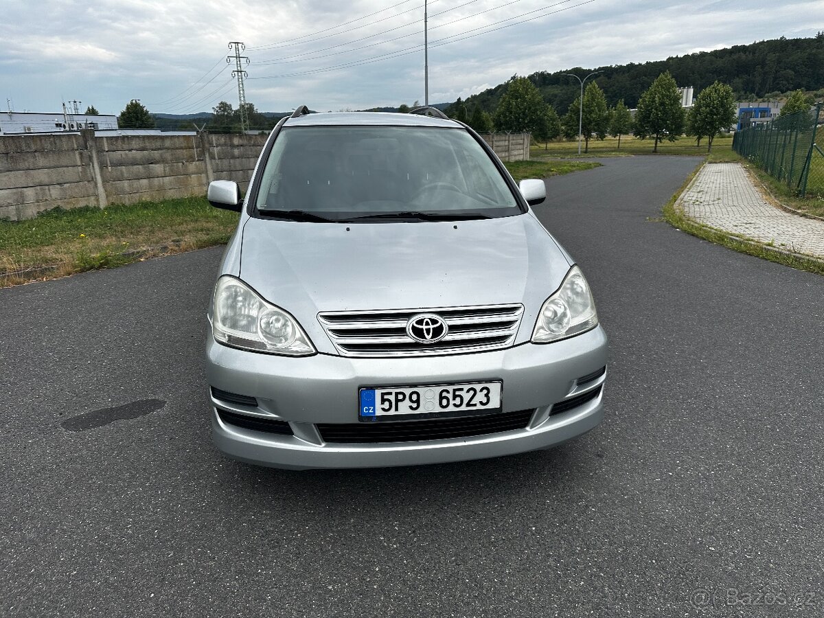 TOYOTA AVENSIS VERSO 2.0 110kW - 8