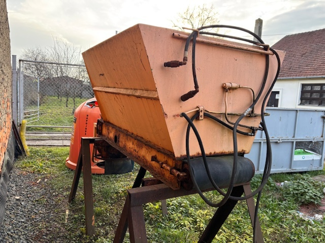 Posypová nástavba na multicar - 8