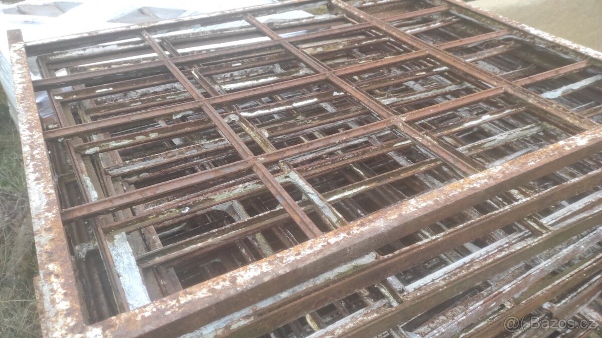 Staré železné okno, 25 ks- 120x90cm, fabrické okno - 8