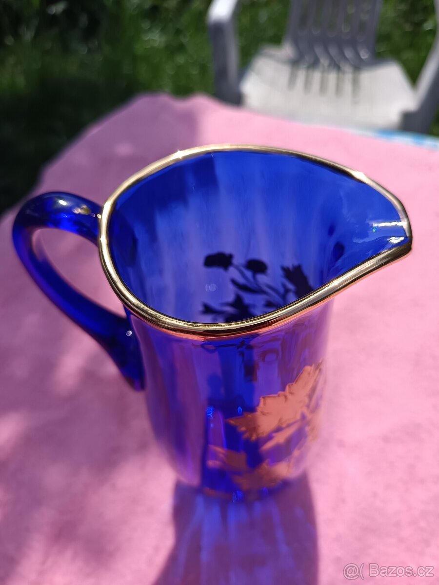 Modrý skleněný džbán se zlatými květinami - 8