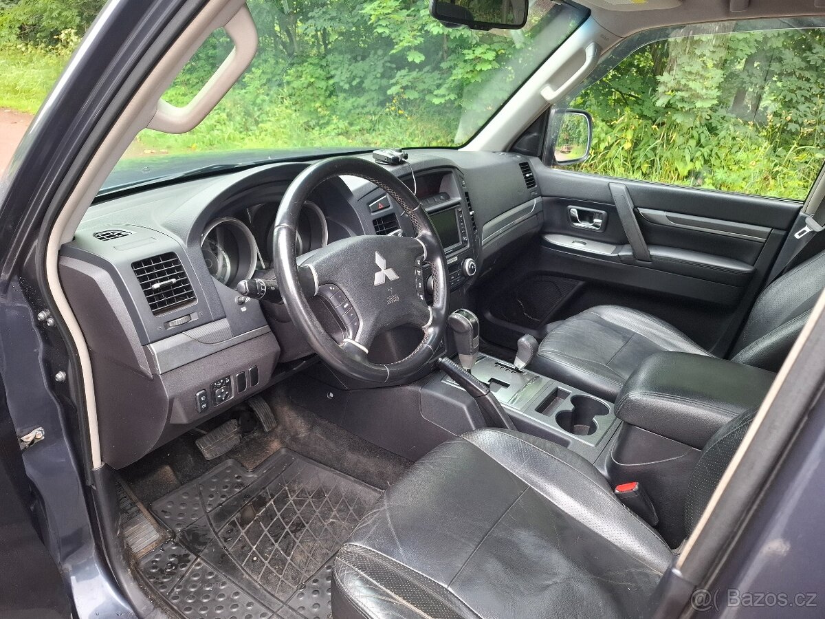 Mitsubishi Pajero 3.2 DiD , 7 míst - DPH - 8
