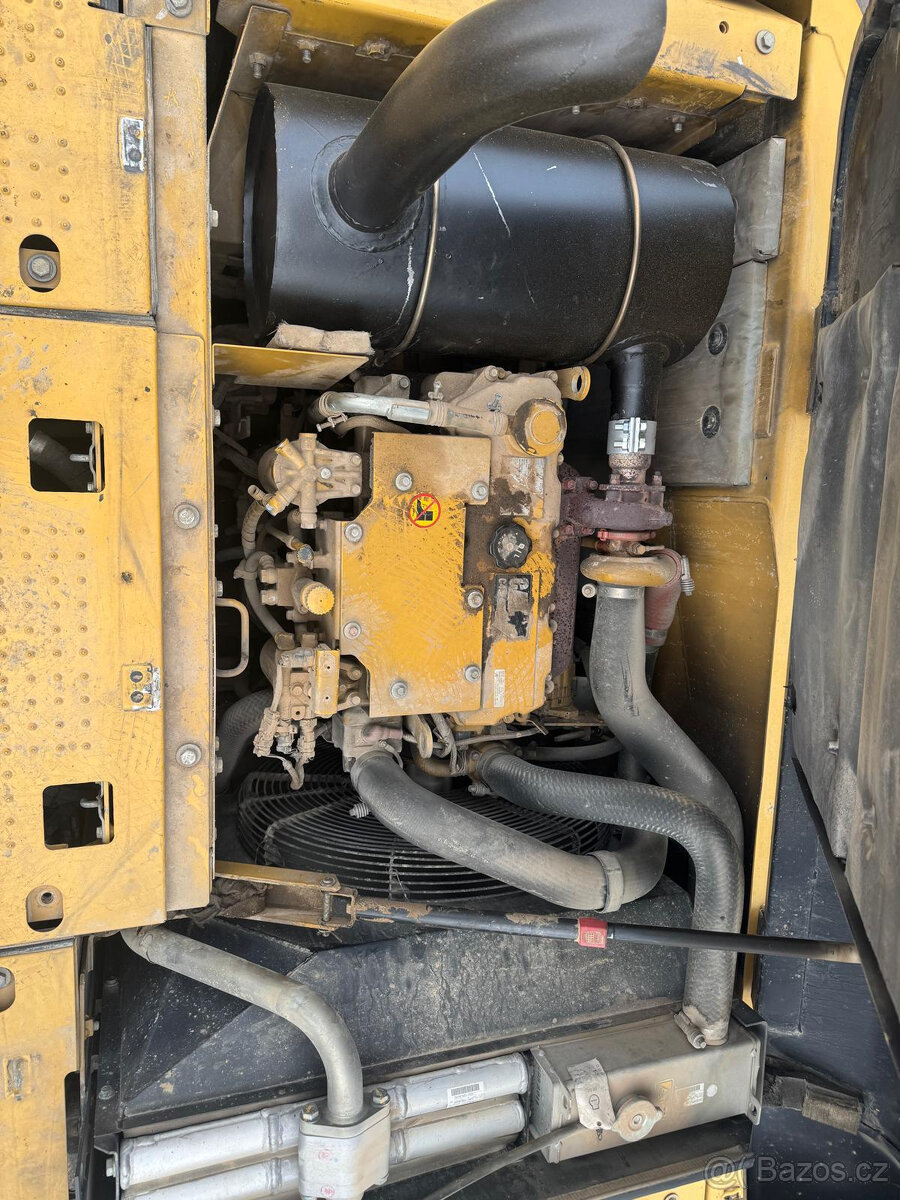 Pásový bagr Caterpillar 315D - 8