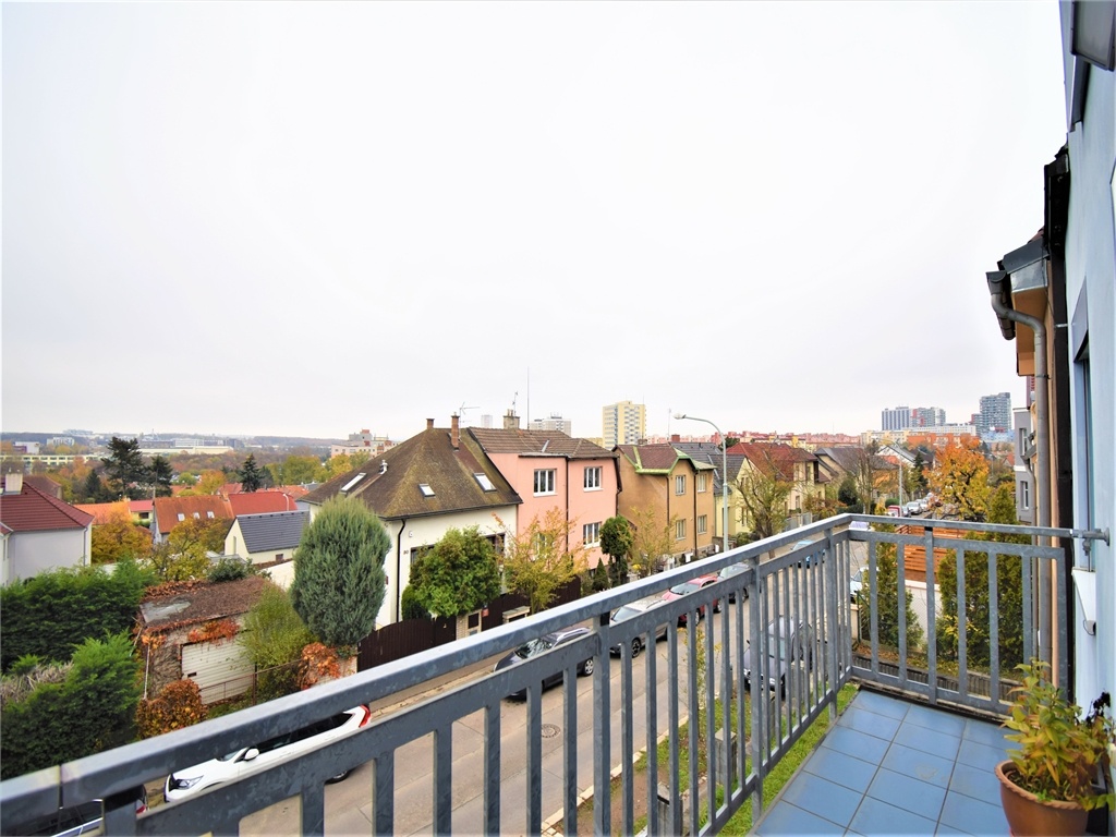 4+KK, 112m2, ve vile v Malešicích - 8