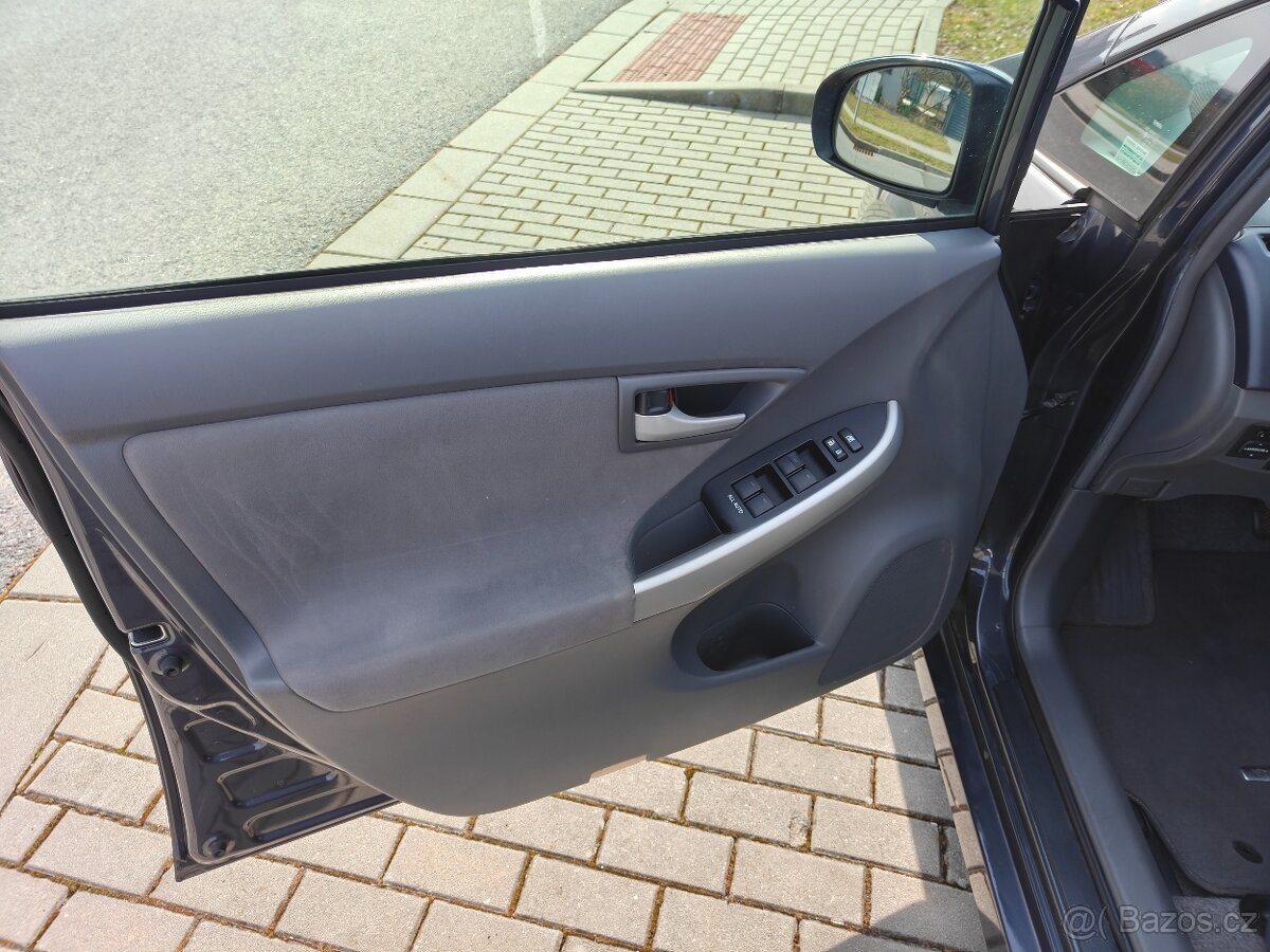 Toyota Prius 1.8 - 8